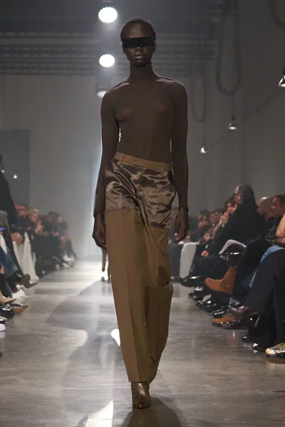 Look 11